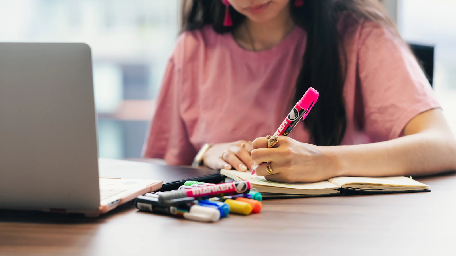 Studiare con AI: opportunità, limiti e consigli pratici per farlo bene